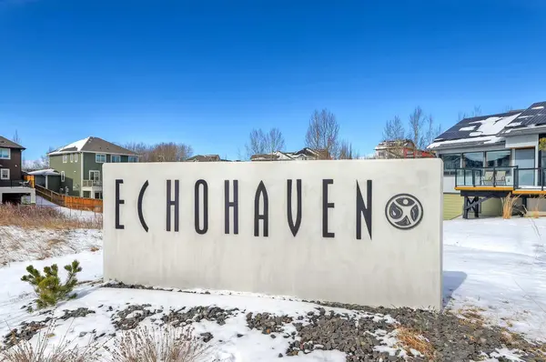 49 Rockhaven GN NW, Calgary, AB T3G 5H3
