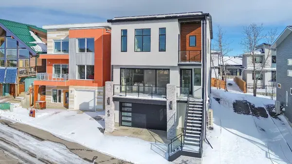 49 Rockhaven GN NW, Calgary, AB T3G 5H3