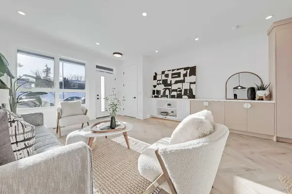 1524 29 AVE SW #1, Calgary, AB T2T 1M3