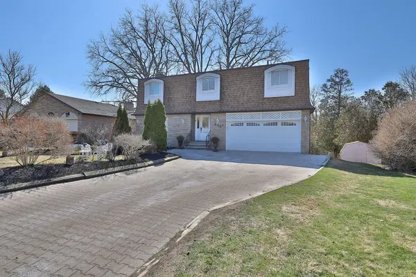 898 Beaufort CT, Oshawa, ON L1G 7J7
