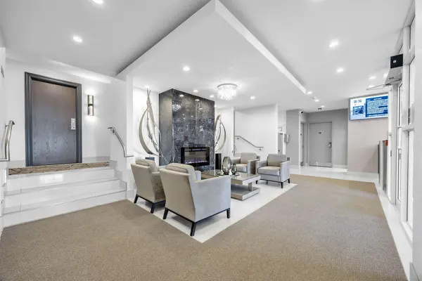 340 Watson ST W #916, Whitby, ON L1N 9G1