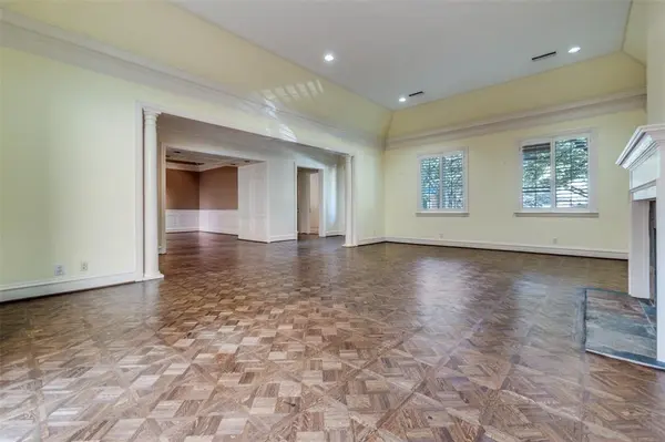 34 Stonecourt Circle, Dallas, TX 75225