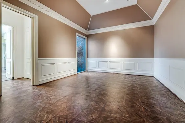 34 Stonecourt Circle, Dallas, TX 75225