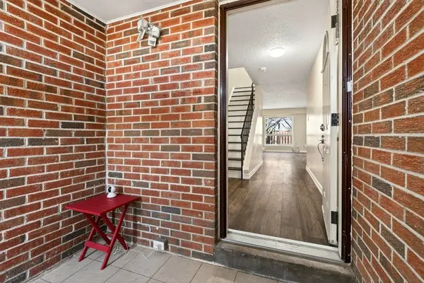 30 Dundalk DR #40, Toronto E04, ON M1P 4W1