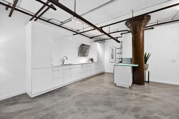 240 11 AVE SW #601, Calgary, AB T2R 0C3