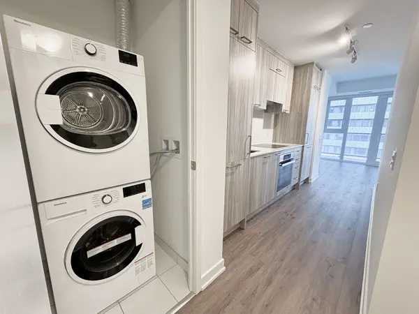 634 Church ST #2302, Toronto C08, ON M4Y 2G3