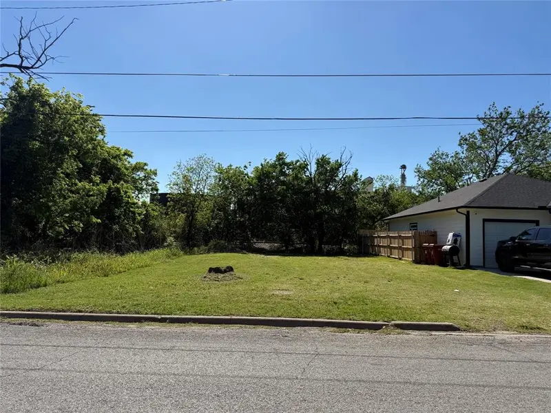 622 S First Street, Sherman, TX 75090