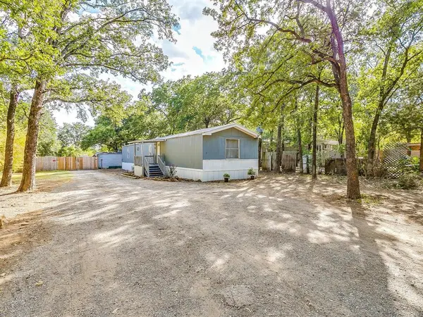 1802 Whispering Oaks Street, Burleson, TX 76028