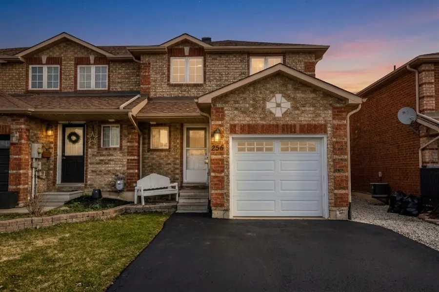 256 Dunsmore LN, Barrie, ON L4M 7A7