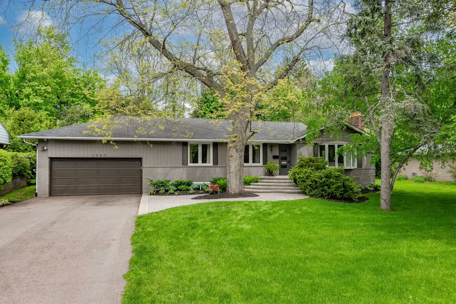 1589 Crediton Pkwy, Mississauga, ON L5G 3X2