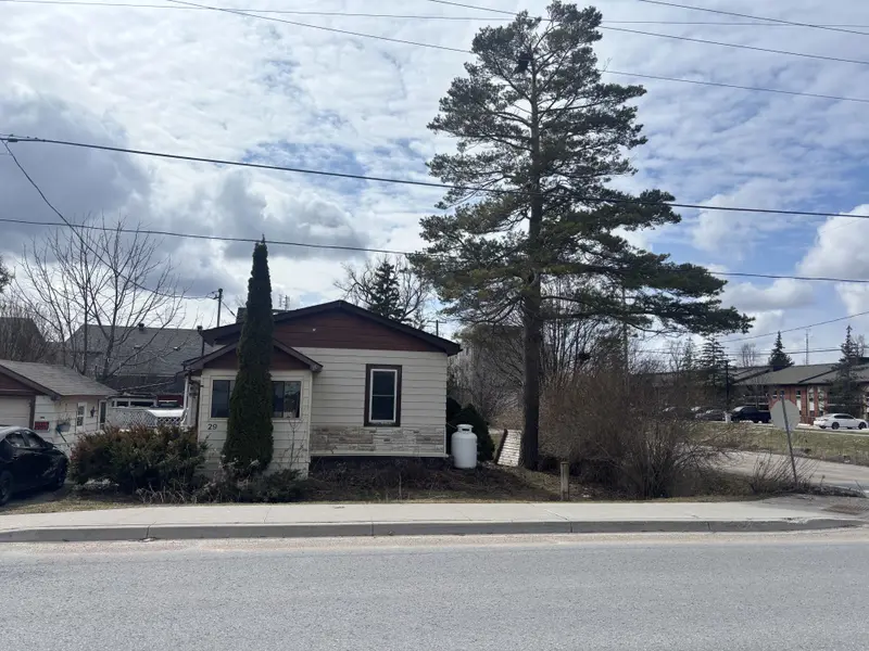 29 Hamilton ST, Kawartha Lakes, ON K9V 3E4