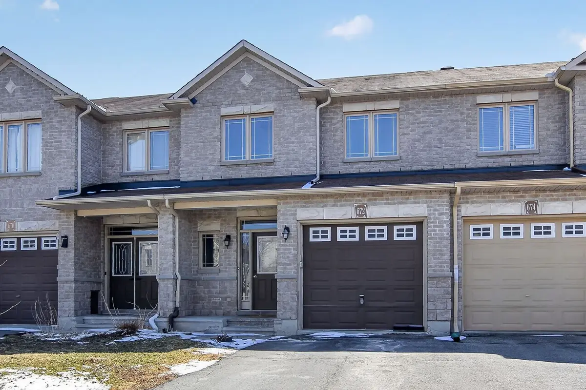 672 Pepperville CRES E, Kanata, ON K2M 0E4
