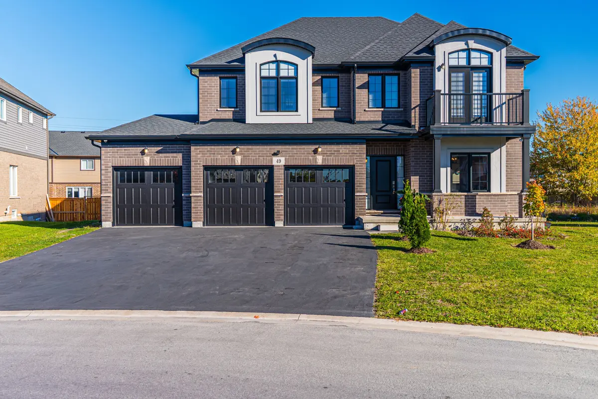 49 MONARCH ST, Welland, ON L3C 0E6