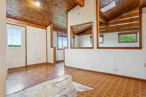 3801 Highway 382 NE, Solon, IA 52333