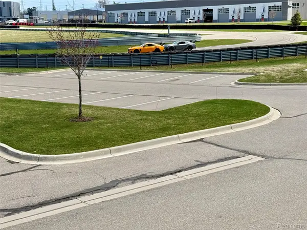 123 Pit LN, Pontiac, MI 48341