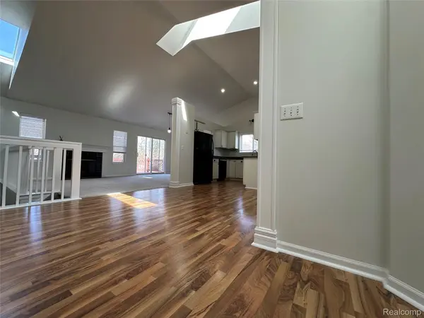 357 Victorian CT, Belleville, MI 48111