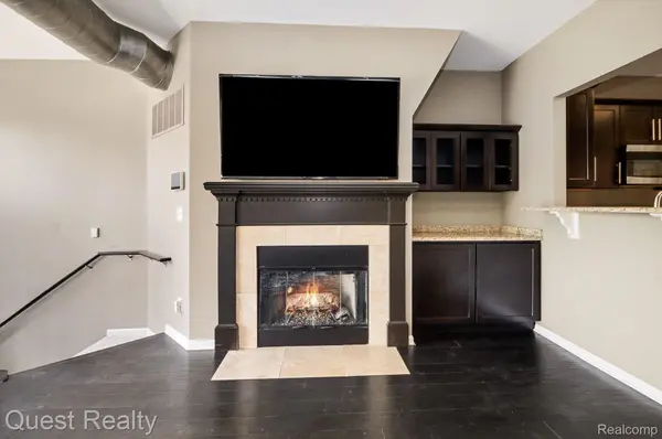 218 Mill ST, Rochester, MI 48307