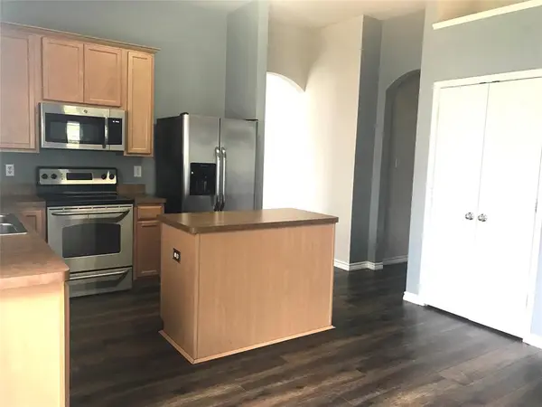 492 Northbrook Avenue, Oak Point, TX 75068