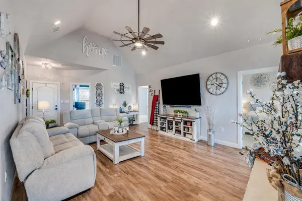 1195 Hog Town Road, Collinsville, TX 76233