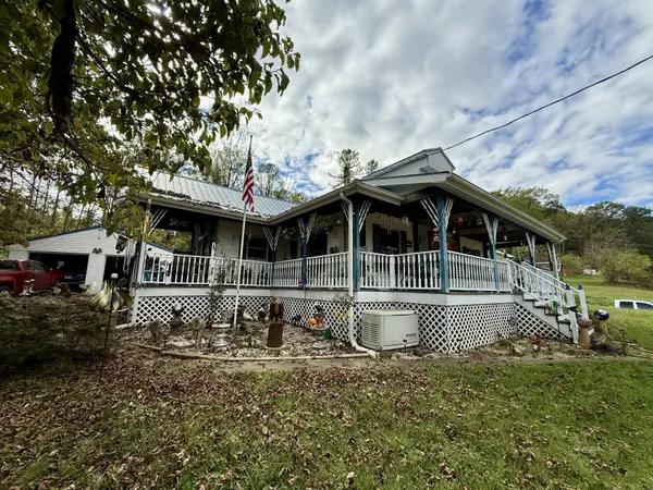 88 Front St, Glouster, OH 45732