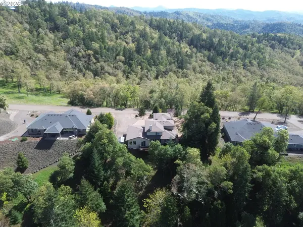 1196 SOUTHRIDGE WAY, Roseburg, OR 97470