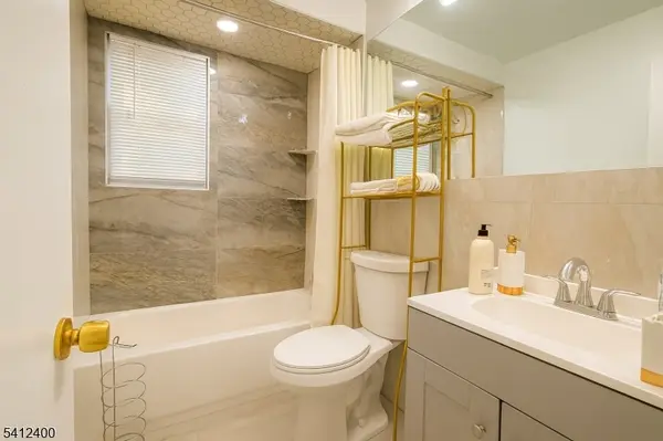 11 Pilgrim Ct, Bloomfield Twp., NJ 07003