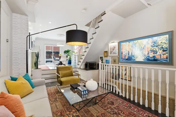 6 Old Trillium LN, Toronto C08, ON M5A 4T2