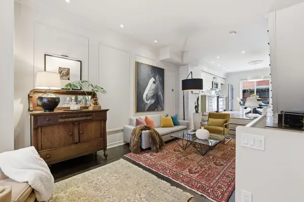 6 Old Trillium LN, Toronto C08, ON M5A 4T2