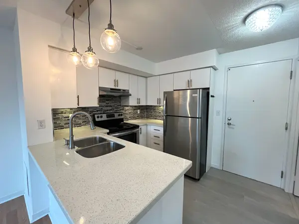 3 Ellesmere ST #222, Richmond Hill, ON L4B 4N2