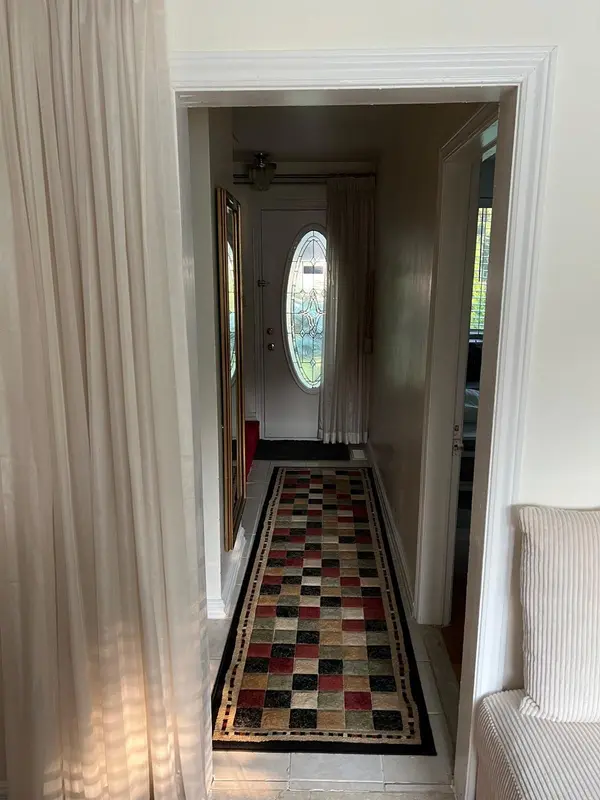 2451 Loanne DR #UPPER, Mississauga, ON L5K 1P1