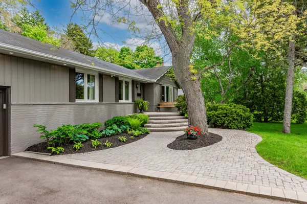 1589 Crediton Pkwy, Mississauga, ON L5G 3X2