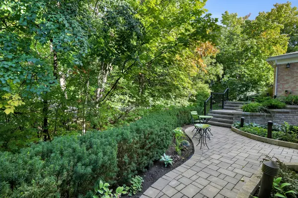 65 Whitemarl DR #1, Rockcliffe Park, ON K1L 8J9