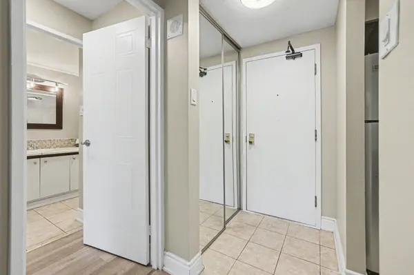 80 Sandcastle DR #404, South Of Baseline To Knoxdale, ON K2H 9E7