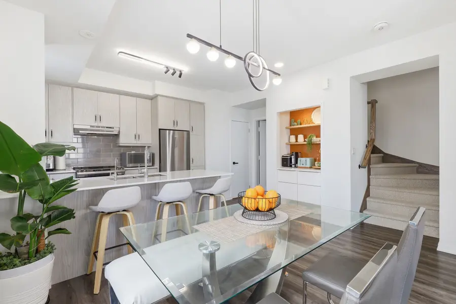 131 Honeycrisp CRES #TH #210, Vaughan, ON L4K 0N7