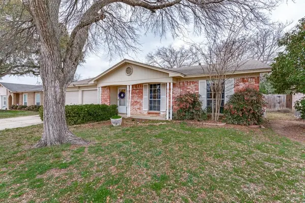 6037 Highcrest Drive,  Watauga,  TX 76148