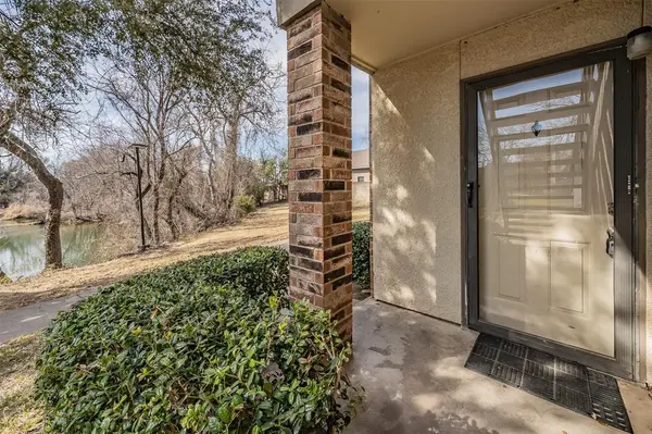 941 Turtle Cove #129, Irving, TX 75060