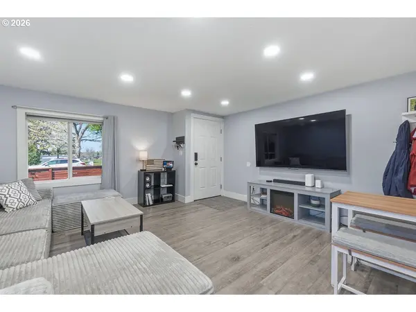 622 SE 111TH AVE, Portland, OR 97216