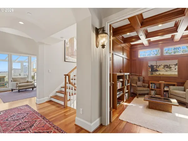 2107 SW MARKET STREET DR, Portland, OR 97201