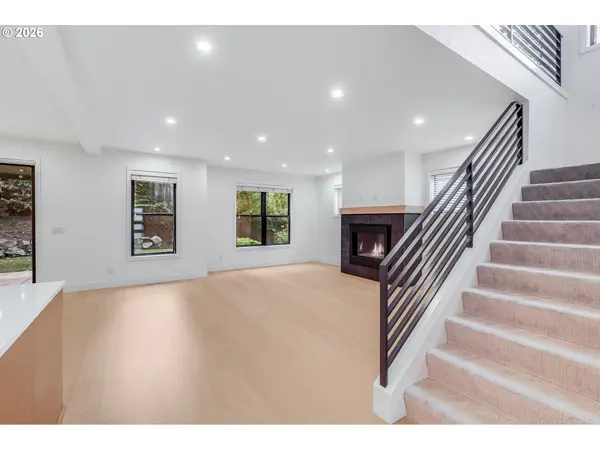 10682 SW BERKSHIRE ST, Portland, OR 97225