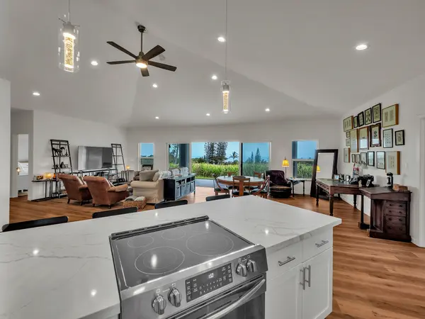 94-5774 KALAKAU ST, Naalehu, HI 96772
