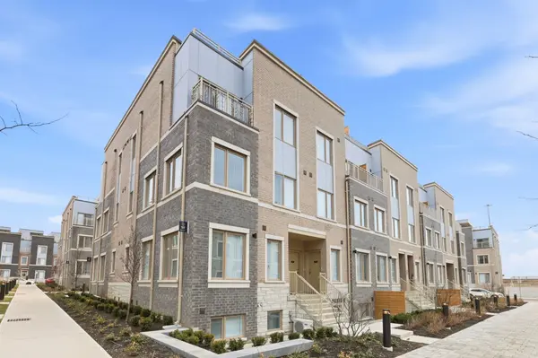 131 Honeycrisp CRES #TH #210, Vaughan, ON L4K 0N7