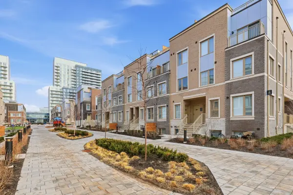 131 Honeycrisp CRES #TH #210, Vaughan, ON L4K 0N7