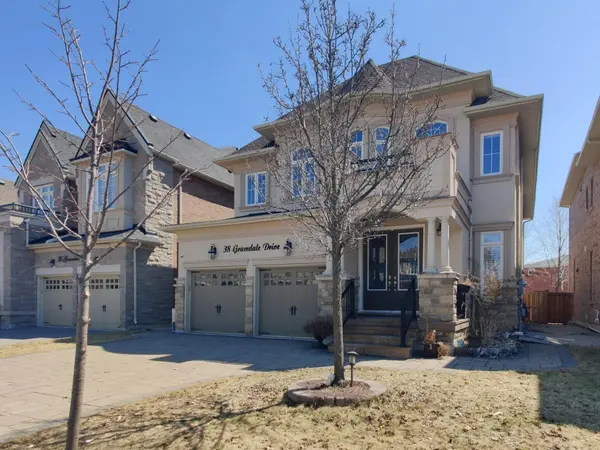 38 Gracedale DR, Richmond Hill, ON L4C 0Y3