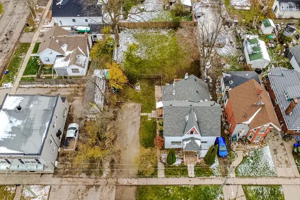 44 Parkside DR, Barrie, ON L4N 1W9