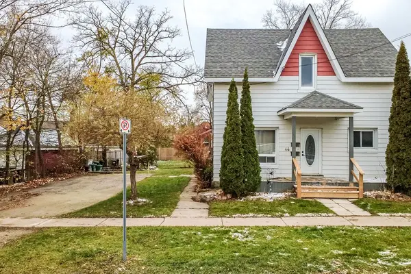 44 Parkside DR, Barrie, ON L4N 1W9