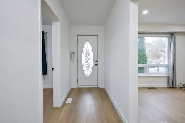 44 Parkside DR, Barrie, ON L4N 1W9