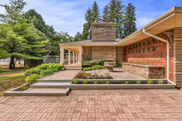 1123 Lakeshore RD E, Oakville, ON L6J 1K9