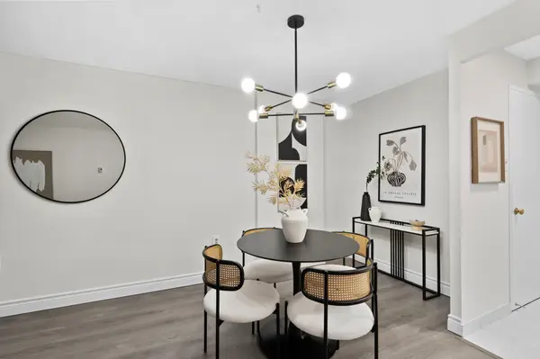 25 Fairview RD W #707, Mississauga, ON L5B 3Y8