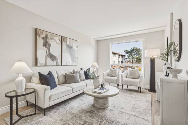 64 Bronte ST S #2, Milton, ON L9T 1Y8