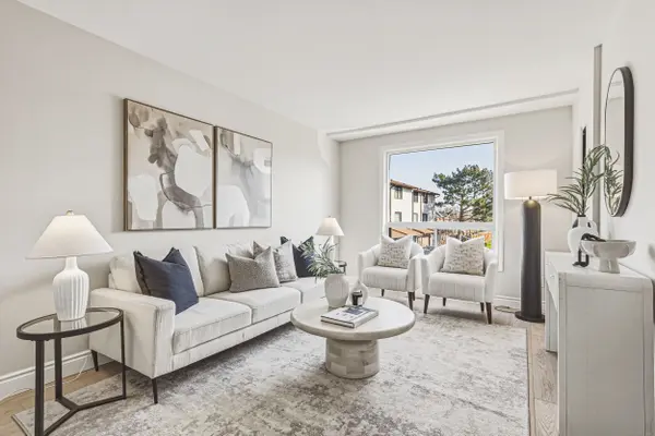 64 Bronte ST S #2,  Milton,  ON L9T 1Y8